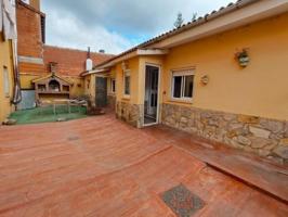 Casa en alquiler en Carbajal de la Legua, Avenida de león photo 0