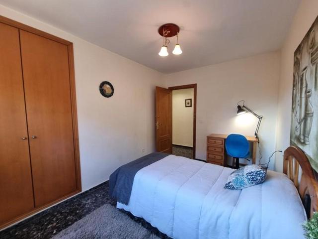 Habitación en alquiler en Valencia, Carrer del Poeta Durán i Tortajada, 46022 photo 0