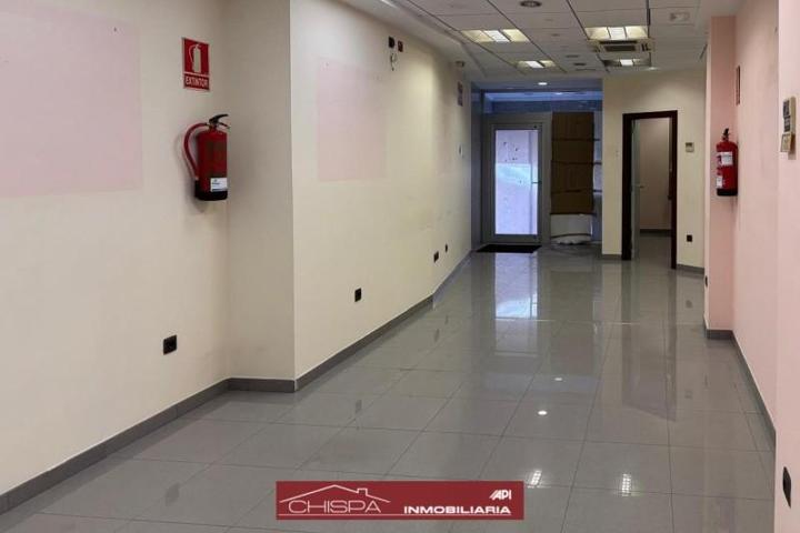 Local comercial en alquiler en Serra, Serra photo 0