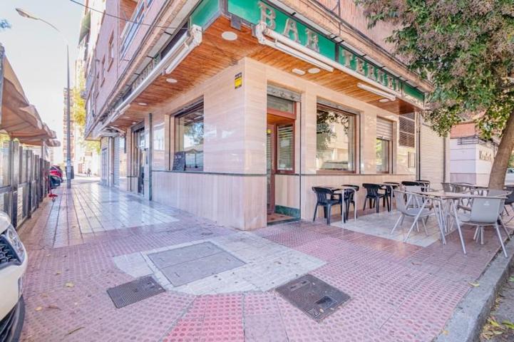 Local comercial en alquiler en Granada, La Chana photo 0