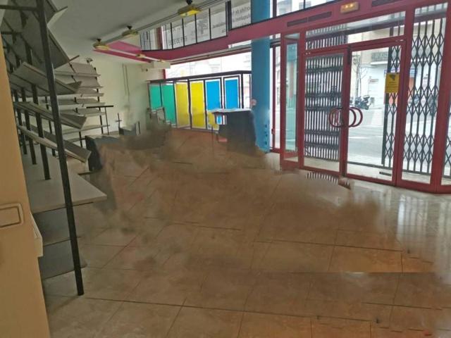 Local comercial en alquiler en Lleida, Segrià photo 0