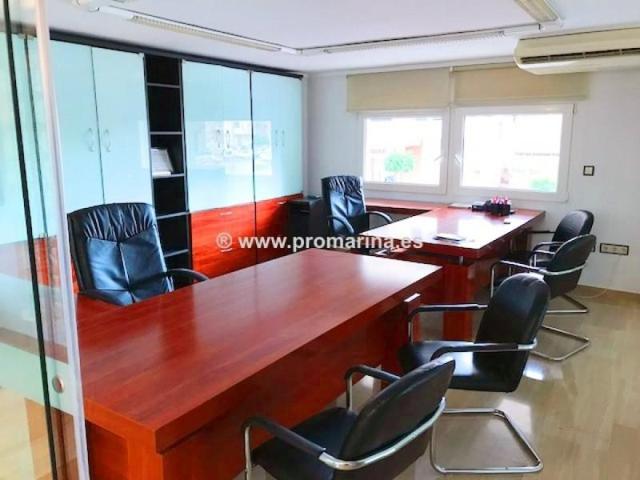 Local comercial en alquiler en Denia, Casco urbano photo 0