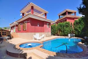 Casa en venta en Oviedo, Fontán photo 0