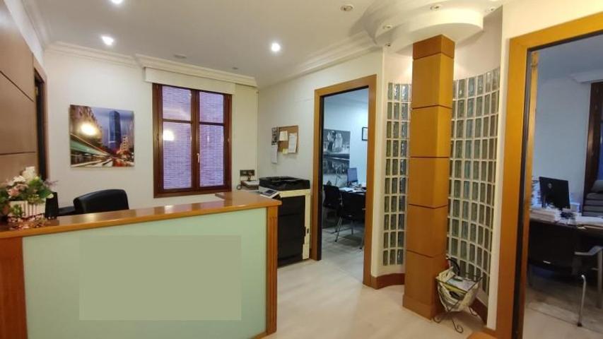 Oficina en alquiler en Bilbao, Abando photo 0