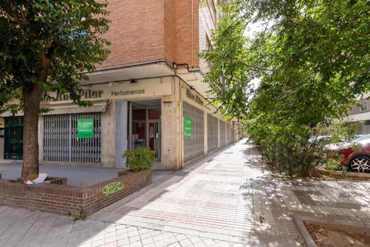 Local comercial en alquiler en Granada, Alminares photo 0