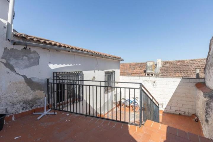 Casa en venta en Pinos Puente, Centro photo 0