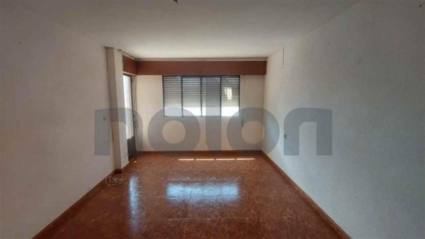 Piso en venta en Baza, Área de Baza photo 0