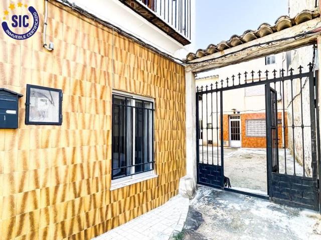 Casa en venta en Caudete de las Fuentes, Caudete de las Fuentes photo 0