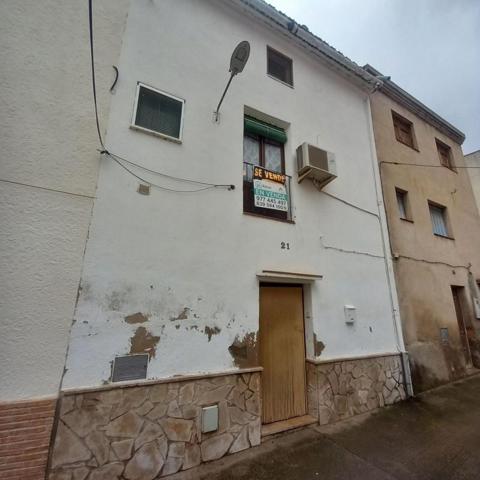 Casas de pueblo en venta en Tivenys, Tivenys photo 0