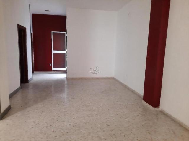 Local comercial en venta en Lucena, Lucena photo 0