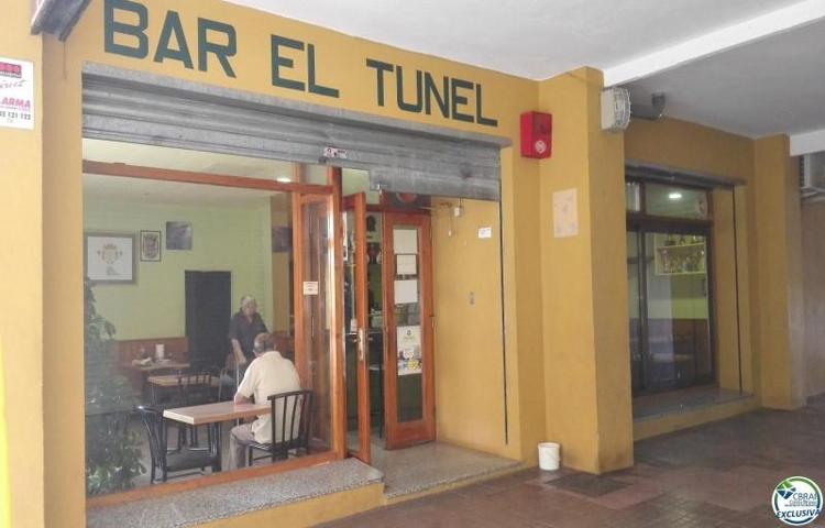 Local comercial en venta en Figueres photo 0
