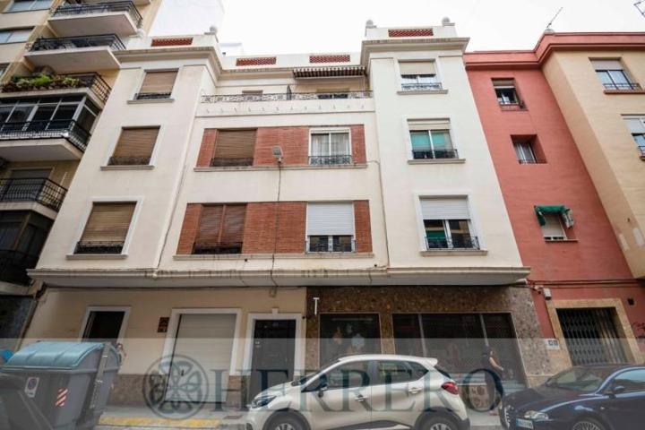 Local comercial en venta en Gandia, Centro photo 0