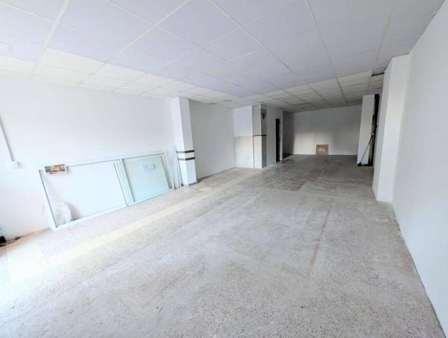 Local comercial en venta en Badalona, Lloreda photo 0