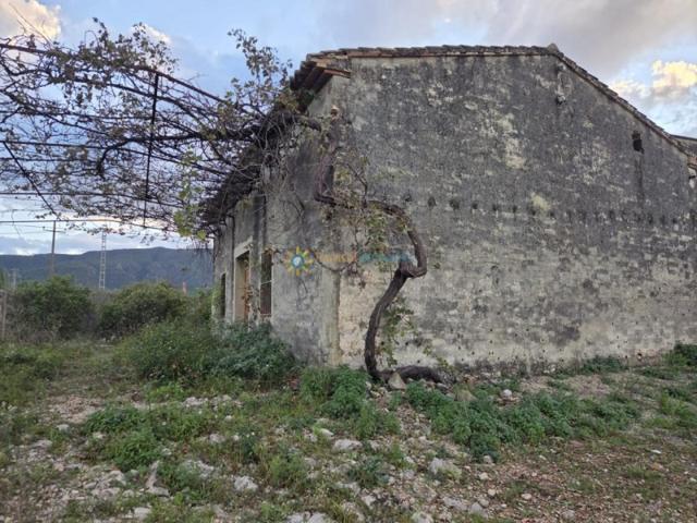 Casa con terreno en venta en Villalonga, A las Afueras photo 0