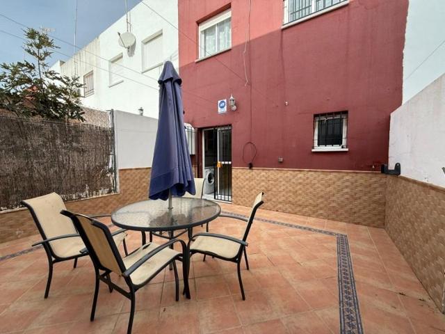 Adosada en venta en Pilas, Andalucia photo 0