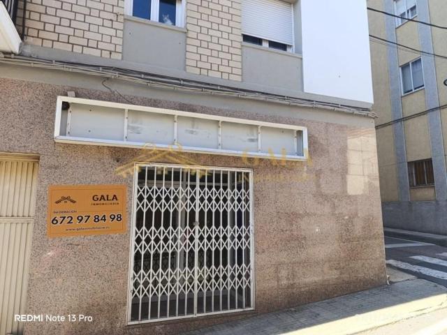 Local comercial en venta en Cáceres photo 0