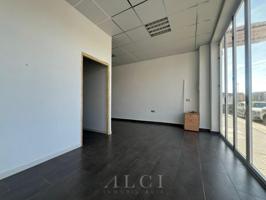 Local comercial en venta en Vélez-Málaga photo 0