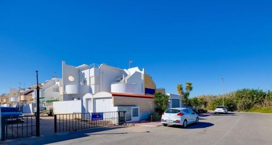 Adosada en venta en Torrevieja, Baix Segura photo 0