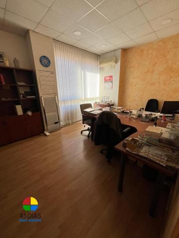 Local comercial en venta en Ripollet, Rambla sant jordi photo 0