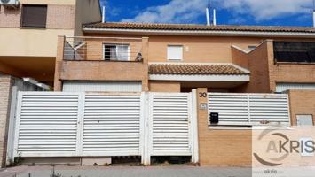 Chalet en venta en Yuncos photo 0