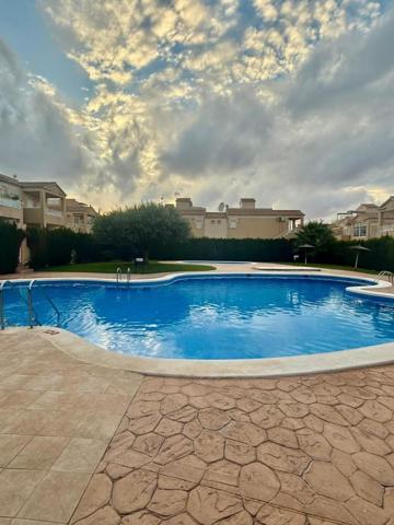Casa en venta en Torrevieja, Playa de los Locos photo 0