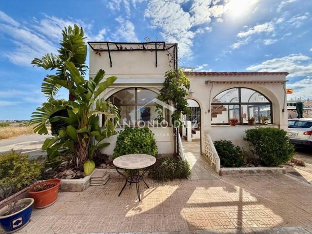 Adosada en venta en Torrevieja, Urbanizaciones photo 0