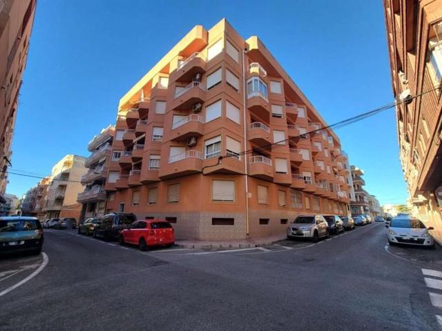 Apartamento en venta en Torrevieja, Playa de los Locos photo 0