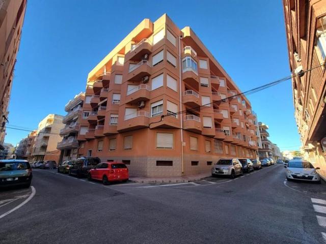 Apartamento en venta en Torrevieja photo 0