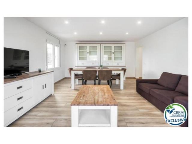 Piso en venta en Roses photo 0