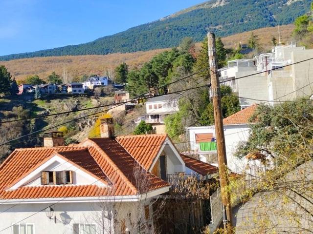 Adosada en venta en Miraflores de la Sierra photo 0