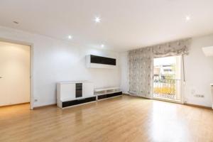 Piso en venta en Sabadell, El Centre photo 0