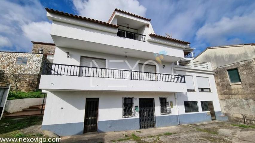 Chalet en venta en Vigo photo 0