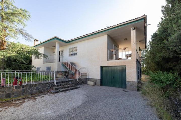 Chalet en venta en Otura, Urbanización los alijares photo 0