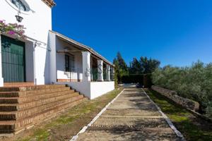 Chalet en venta en Cantillana photo 0