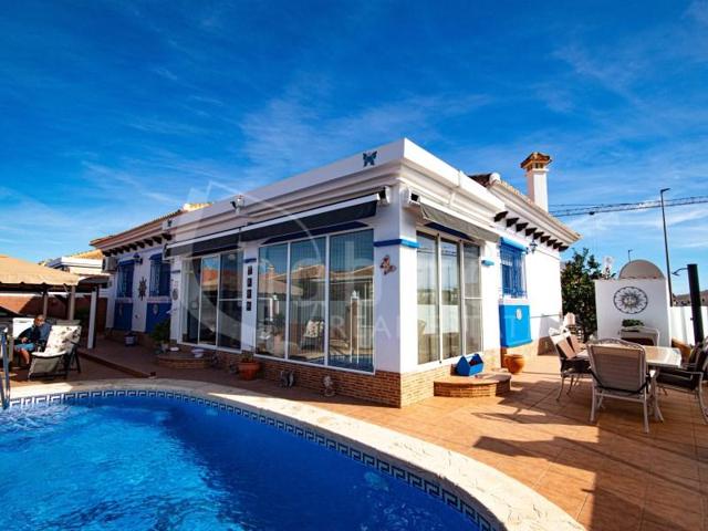 Chalet en venta en Los Montesinos photo 0