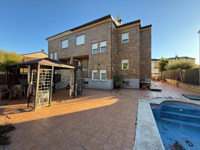 Bungalow en venta en Ugena, Castilla la mancha photo 0