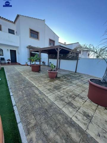 Adosada en venta en Chiclana de la Frontera, Avenida diputacion photo 0