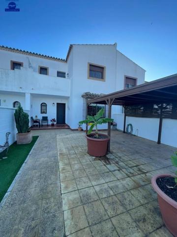 Adosada en venta en Chiclana de la Frontera, Avenida diputacion photo 0
