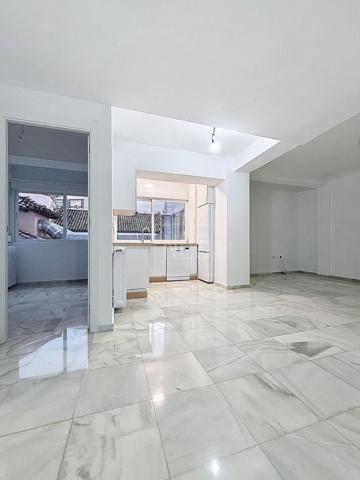 Piso en venta en Granada, Centro photo 0