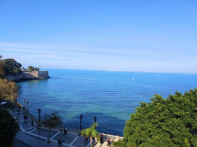 Piso en venta en Cádiz, Centro photo 0