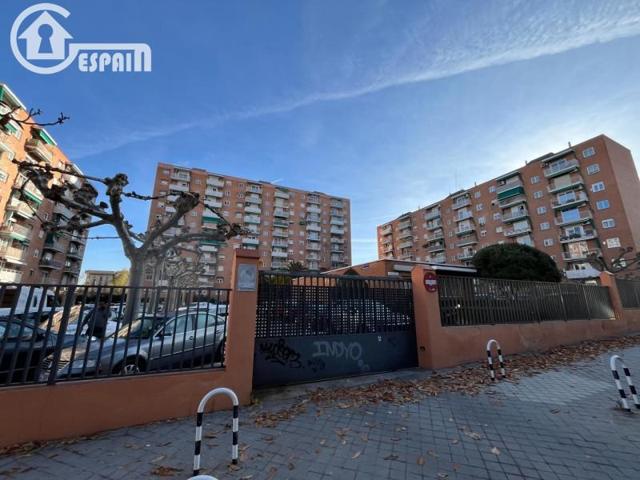 Piso en venta en Madrid, Águilas photo 0