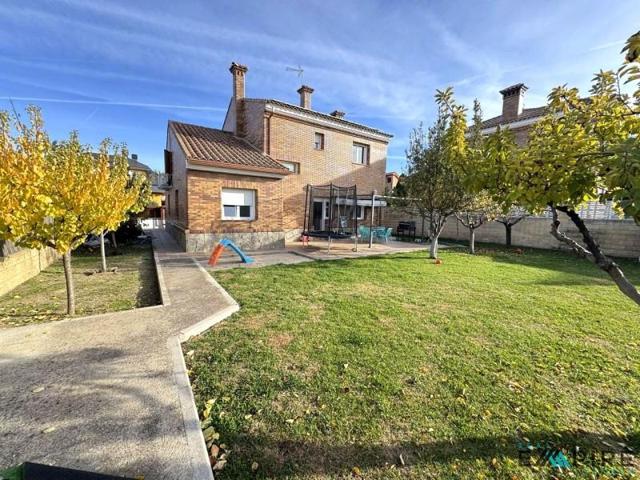 Chalet en venta en Serranillos del Valle, Calle de los Enebros, 28979 photo 0