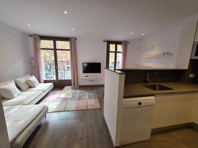 Piso en venta en Barcelona, El Poble-sec photo 0