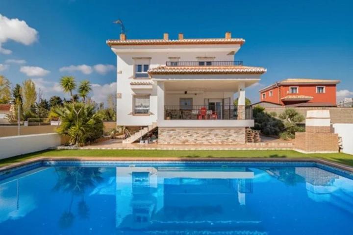 Chalet en venta en Otura, Vega de granada zona sur photo 0