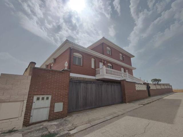 Chalet en venta en Villanueva de Perales photo 0