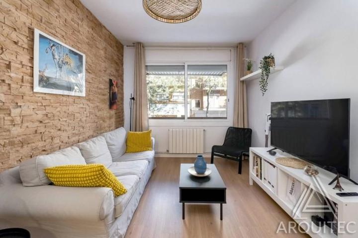 Entresuelo en venta en Barcelona, El Guinardó photo 0