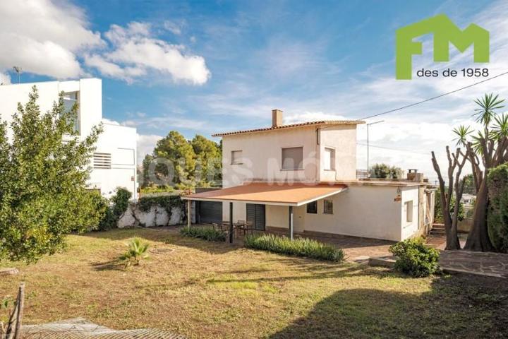 Chalet en venta en Alella photo 0
