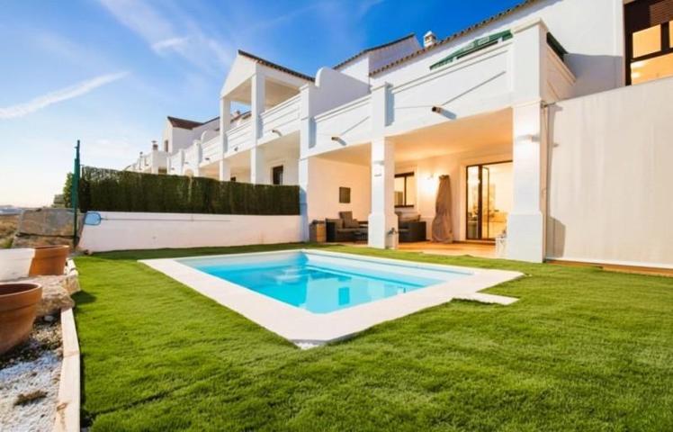 Adosada en venta en Casares, Doña Julia Golf photo 0