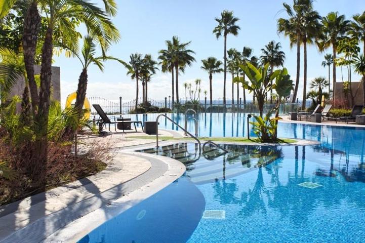 Apartamento en venta en Estepona, Nueva Milla De Oro photo 0