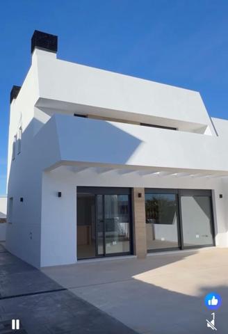 Adosada en venta en Alhaurín de la Torre, Santa Clara photo 0